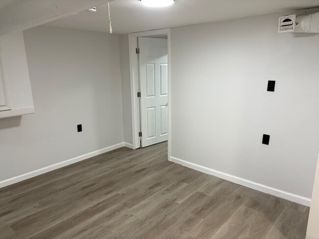 Foto del edificio - 327 Dover St