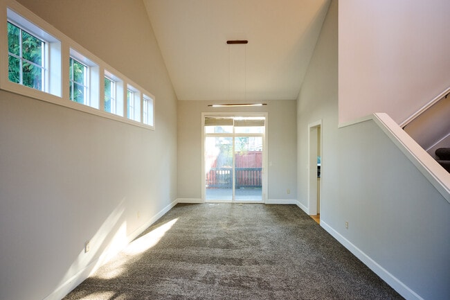 Building Photo - 10028 124th Ave NE