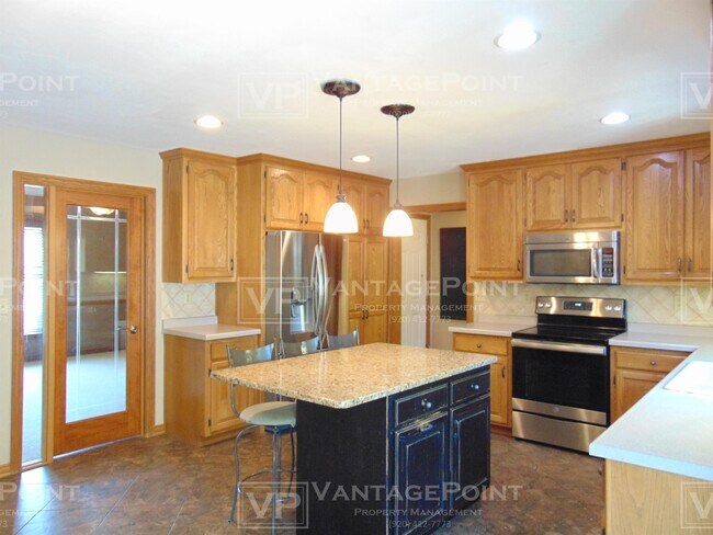 Foto del edificio - 2244 Warm Springs Ct