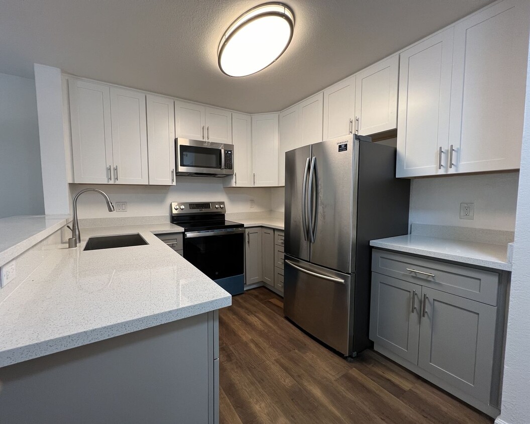 Foto principal - Renovated Fremont 2 Bed / 1 Bath Condo wit...