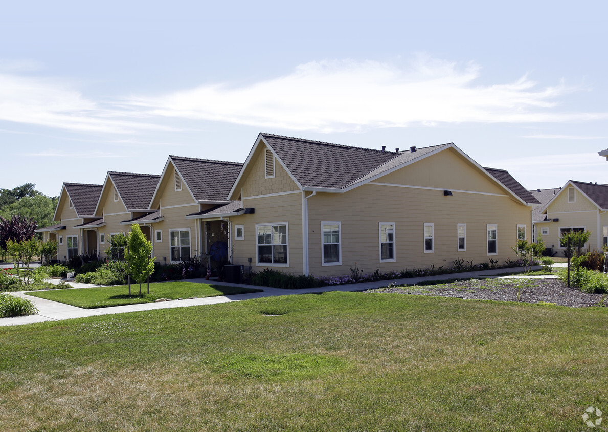 Building Photo - Creekview Manor