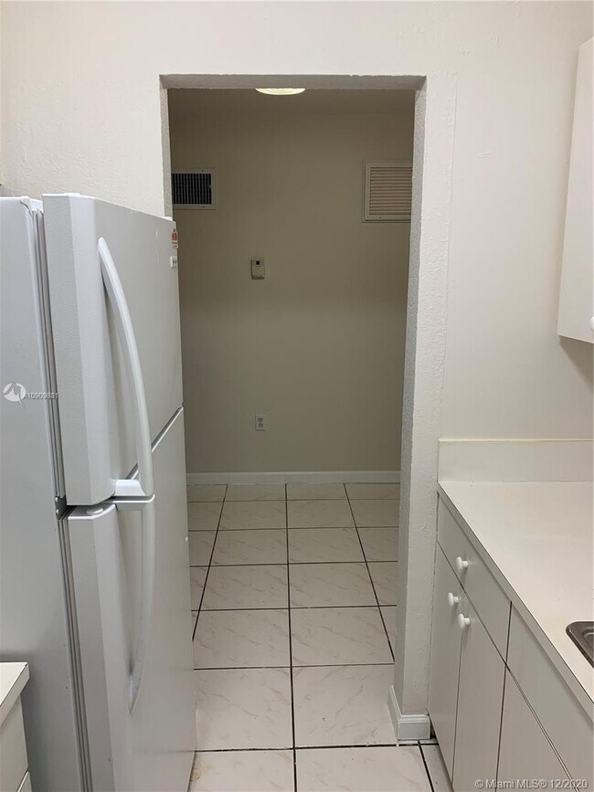 Foto del edificio - 1255 W 49th Pl