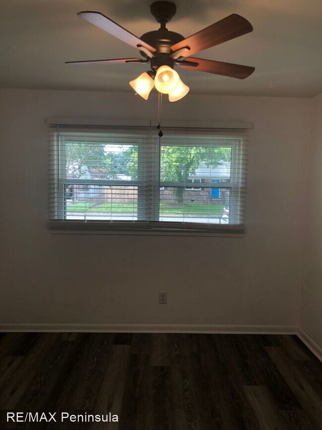 Foto del edificio - 3 br, 1.5 bath House - 102 Londonshire Ter...