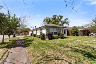 Building Photo - 714 Ogilvie St