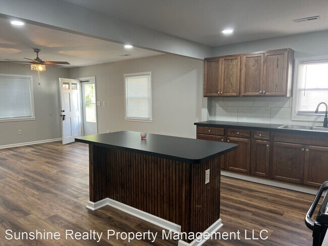 Building Photo - 4 br, 2 bath House - 130 N Graham Ave