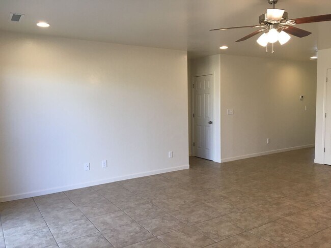 Foto del edificio - 4483 N Miner Rd