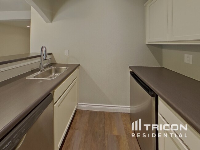 Foto del edificio - 6866 Sedgerock Ln