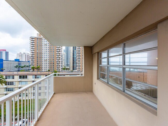 Building Photo - 1950 S Ocean Dr