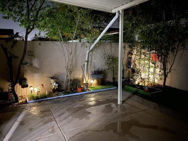 Foto del edificio - 9645 Grapeland Ave