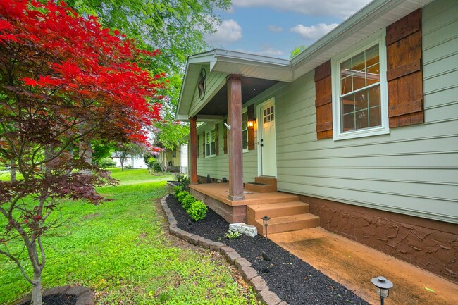 Building Photo - 1143 Bayview Dr