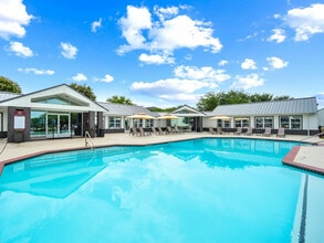 Building Photo - Leah Avenue Student Townhomes