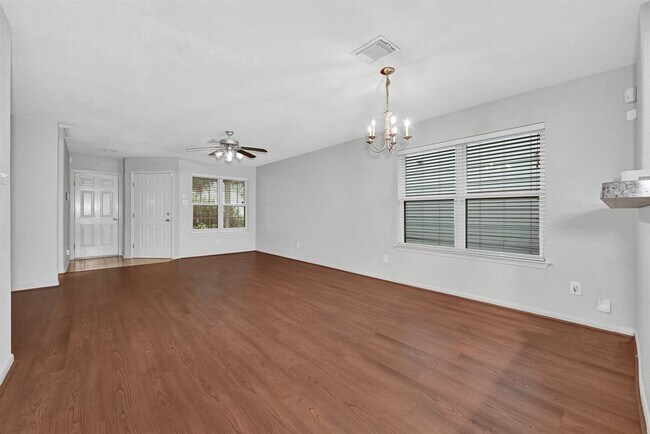 Foto del edificio - 702 Heatherton Hill Ln