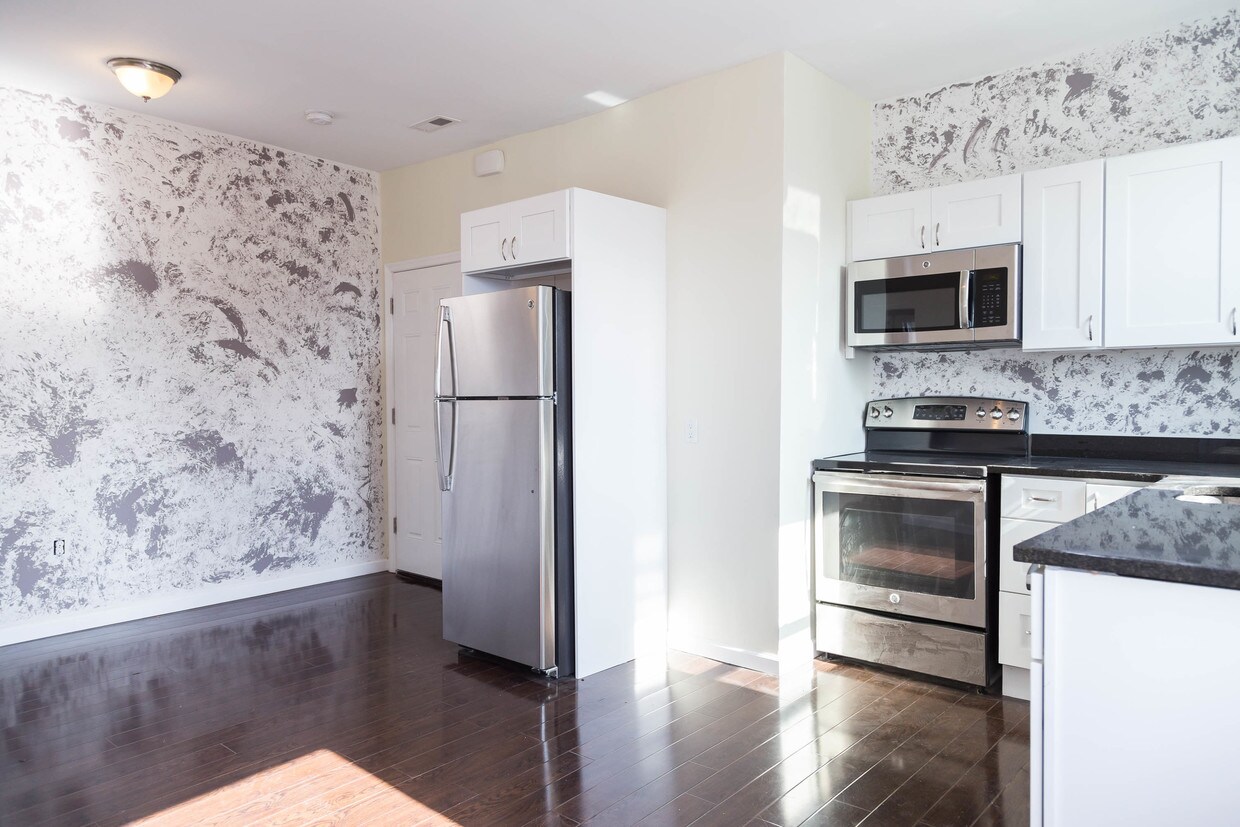 Foto principal - 200 E Girard Ave