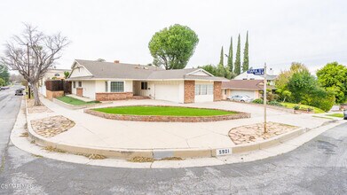 Building Photo - 5901 Hanna Ave