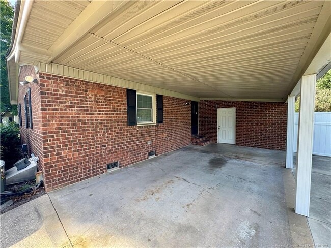 Building Photo - 1502 N Pine St