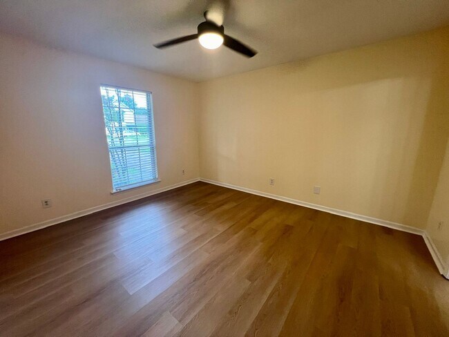 Building Photo - 429 Jonquil Ct