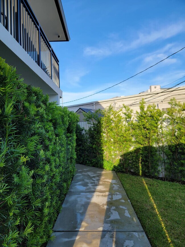Foto del edificio - 2298 SW 1st St