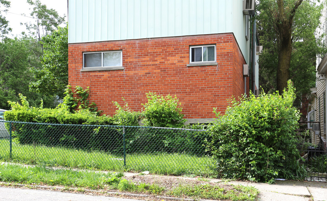 Building Photo - 2815 Bellevue Ave