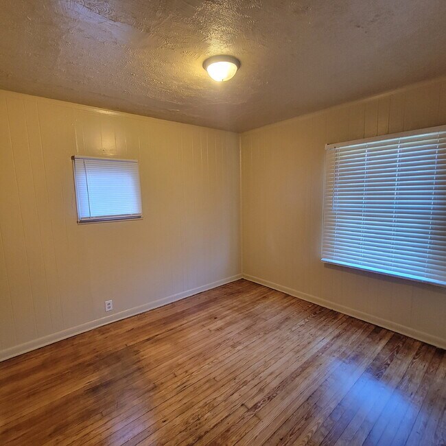 Foto del edificio - East Side Bungalow!