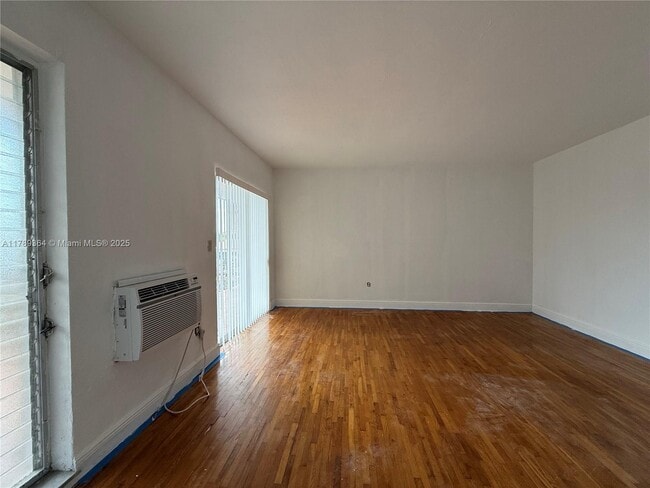 Foto del edificio - 1316 NE 105th St