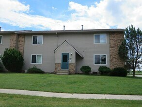 Building Photo - 4932 DuBois Dr