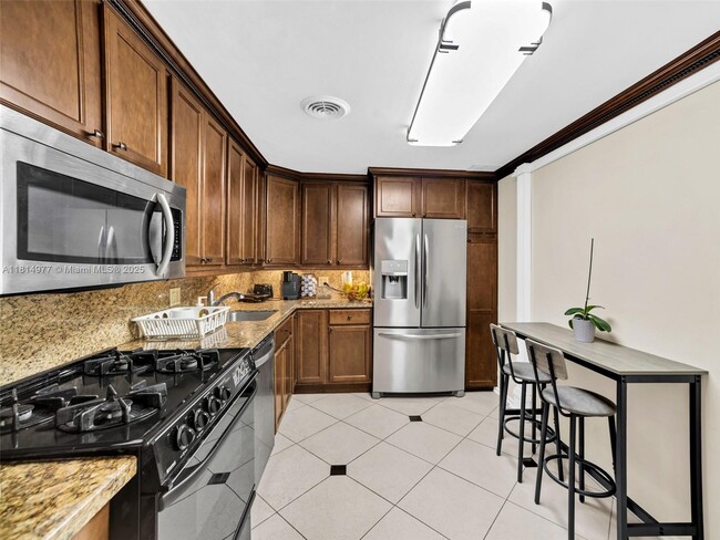 Building Photo - 2030 S Ocean Dr