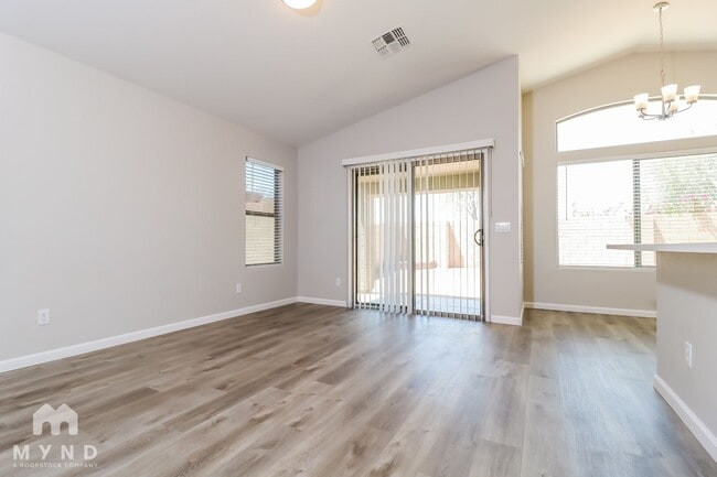 Building Photo - 25846 W Kendall St