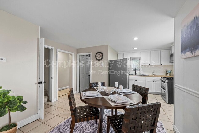 Building Photo - 2911 Brazeau Ave