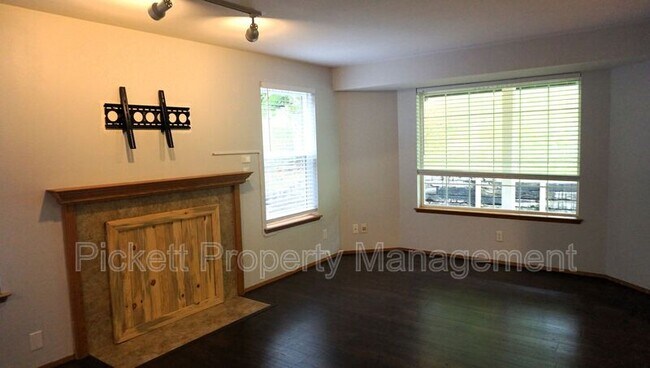 Building Photo - 12867 NW Canyon Trail