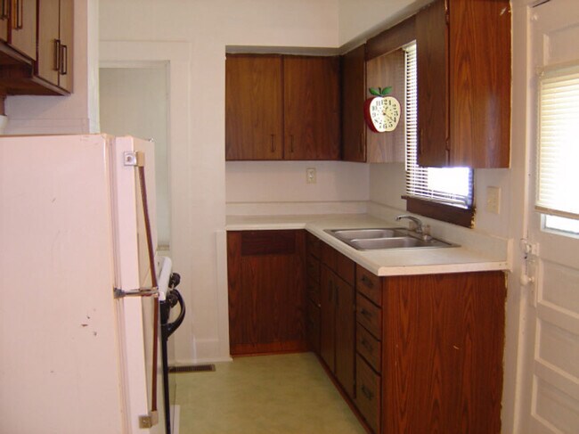 Building Photo - 1012 W. HAMILTON ST. - NO PETS - CALL OFFI...