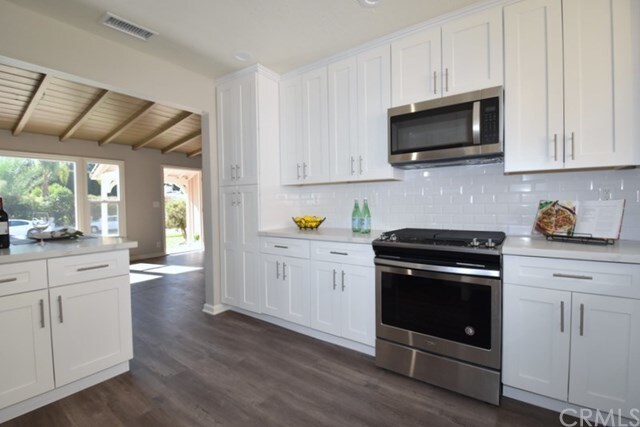 Cocina completa - 16601 Valerio St