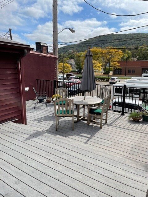 Shared roof deck - 18 W Market St