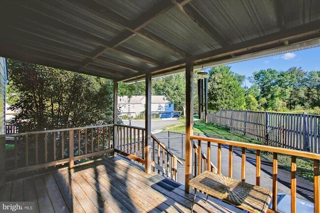Building Photo - 2405 Phillips Dr