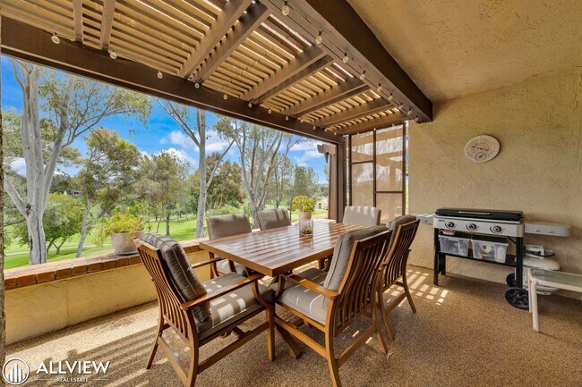 Foto del edificio - Spacious 4BD Rancho Bernardo Townhome | Pool, Spa, Tennis & Golf Course Setting