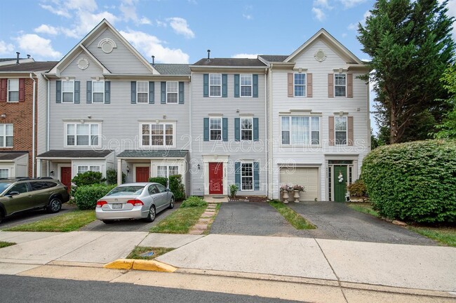 Photo - 45425 Clarkes Crossing Square Townhome