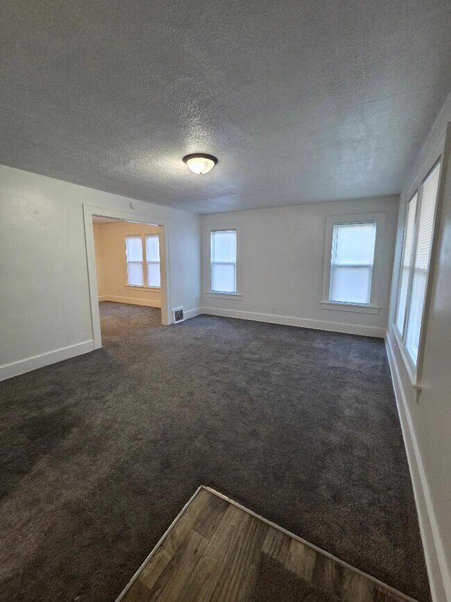 Building Photo - 711 Wertz Ave SW