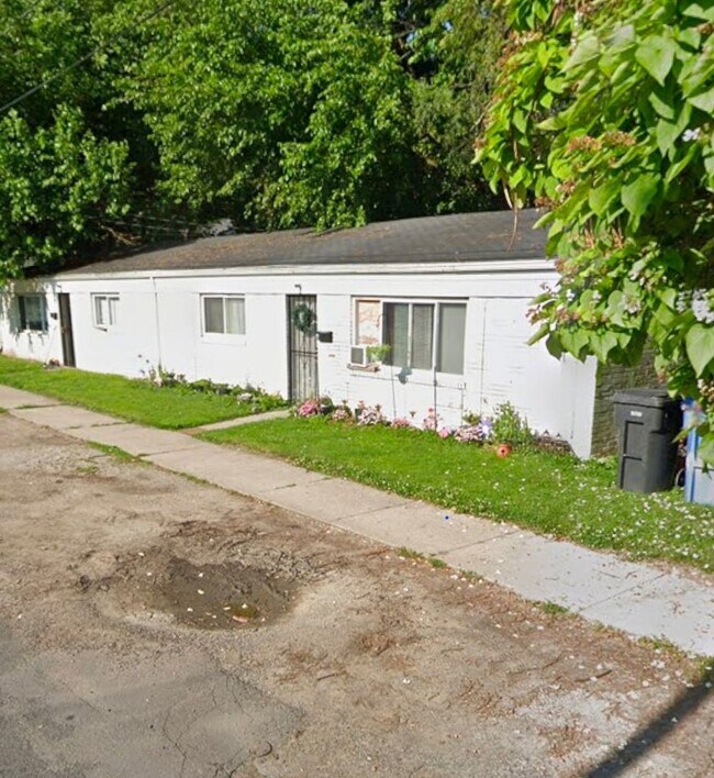 Building Photo - 1644 Holmes St