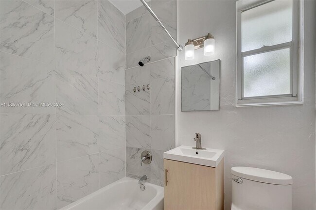 Building Photo - 319 W 28th St