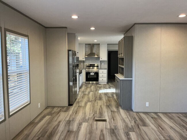 Foto del edificio - 220 Sequoia Dr