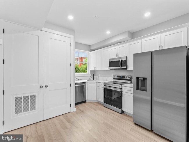 Foto del edificio - 1682 N 54th St