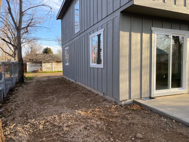 Building Photo - 812 2nd St N