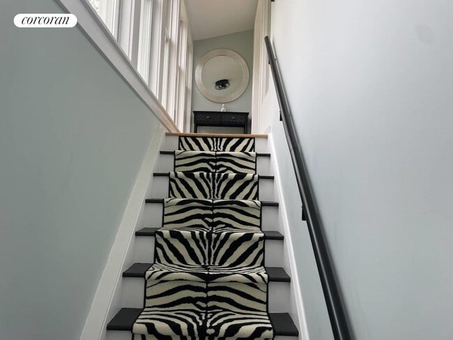 Building Photo - 86 Runnymede Dr