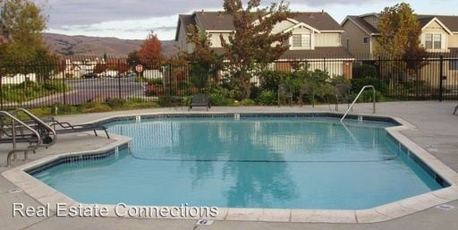 Building Photo - 752 Jennifer Way