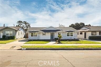 Primary Photo - 200 E Greenwood Ave