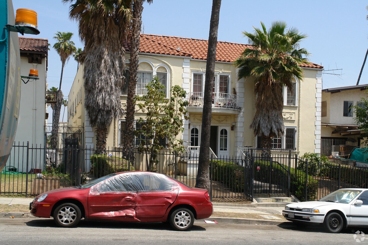Building Photo - 932 S Mariposa Ave