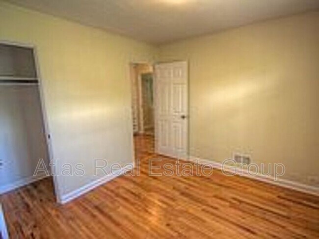 Building Photo - 2437 S Corona St