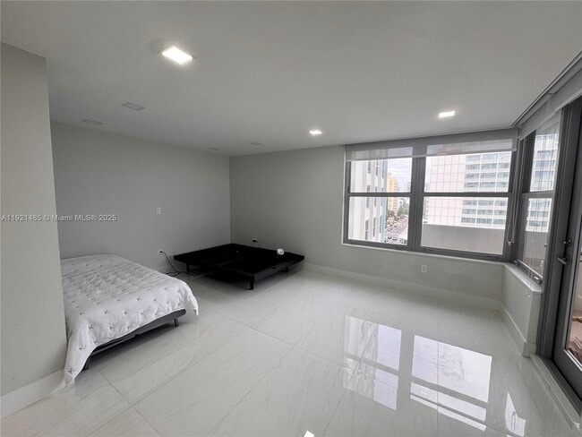Foto del edificio - 2899 Collins Ave