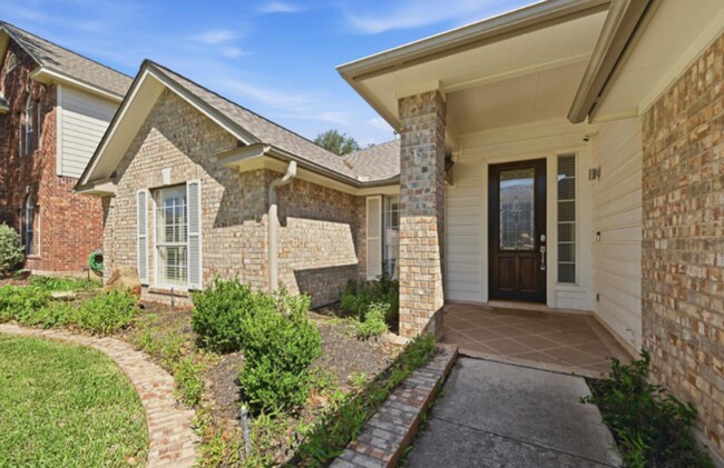 Foto del edificio - 905 Hunter's Creek Dr