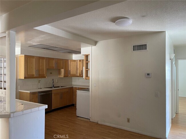 Foto del edificio - 631 Harvard Ave N