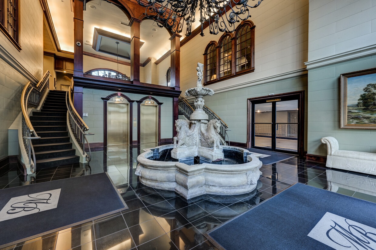 Photo - 3334 Peachtree Rd NE (Atlanta, GA)